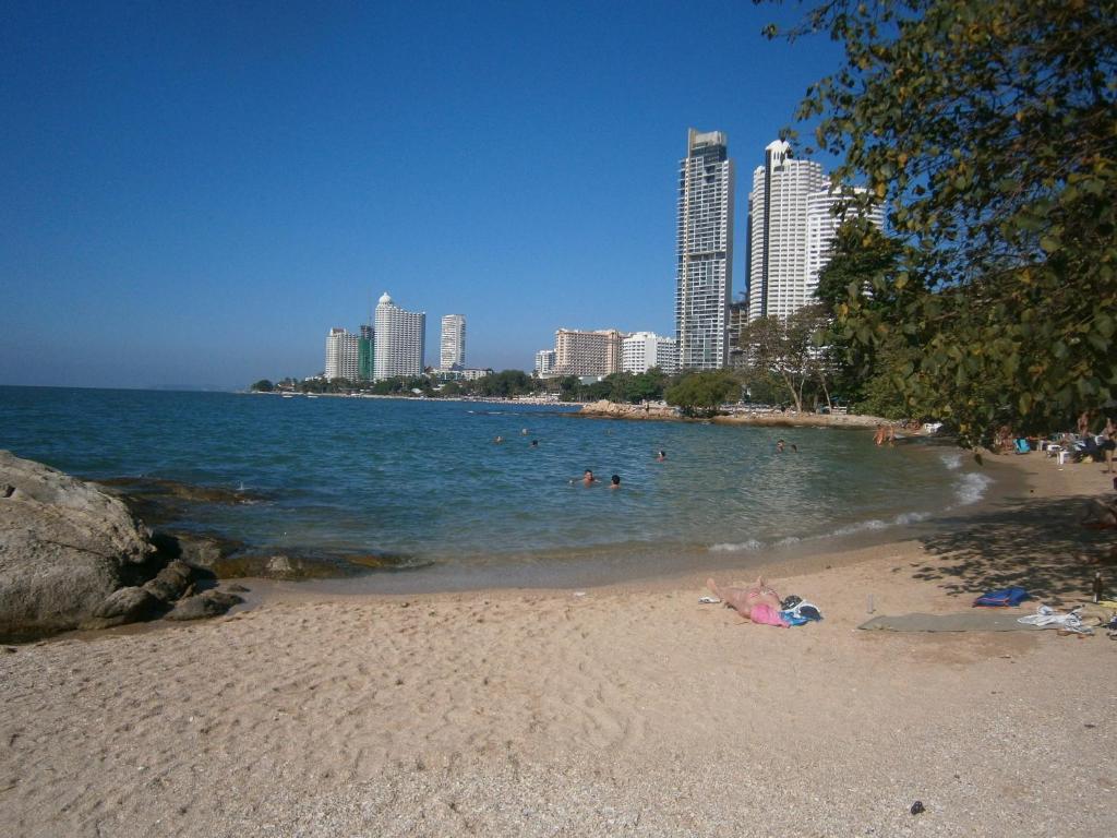 Aura House Hotel Pattaya Eksteriør billede