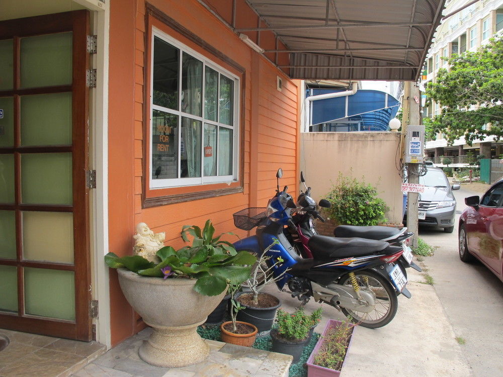 Aura House Hotel Pattaya Eksteriør billede
